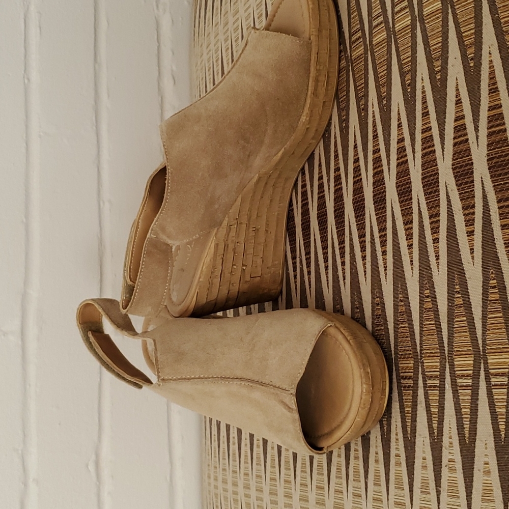 Made in Italy.. Sling back, peep toe cork sandals.